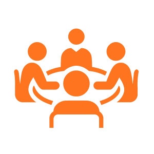 4 người ngồi chung với nhau trong hội nghị khách hàng