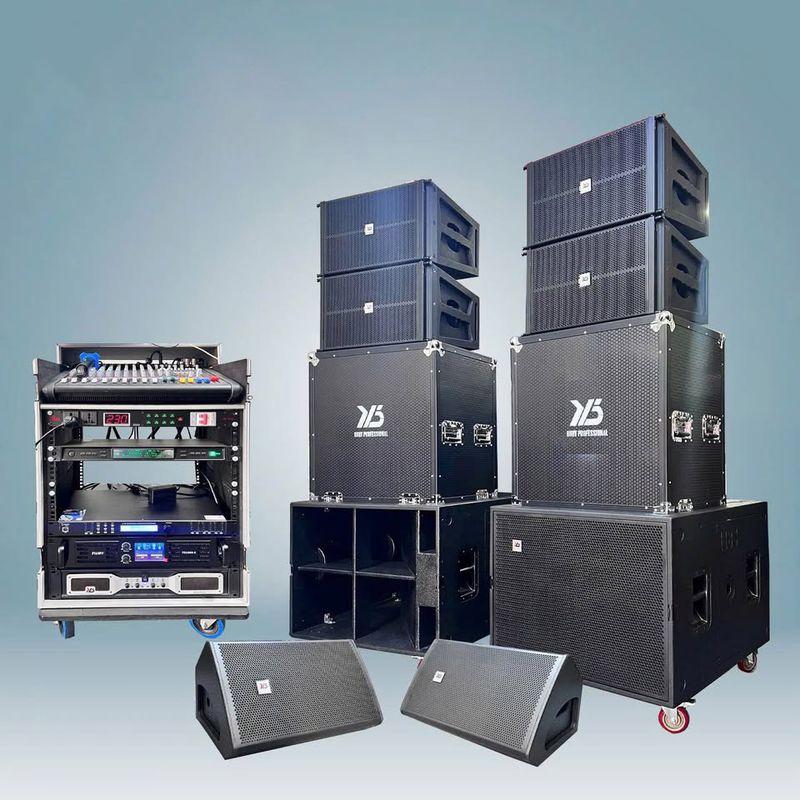 Dàn âm thanh sự kiện chuyên nghiệp gồm loa, amply và mixer được sắp xếp trên nền trắng