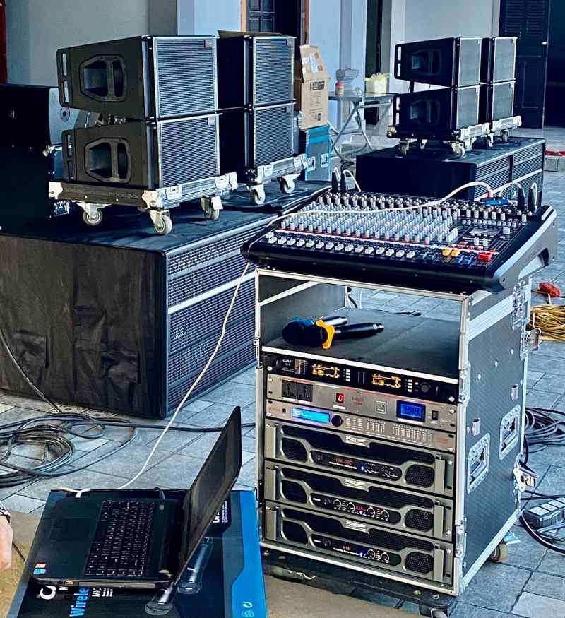 Dàn thiết bị âm thanh chuyên nghiệp cho thuê âm thanh sự kiện, loa sân khấu trọn gói HCM.