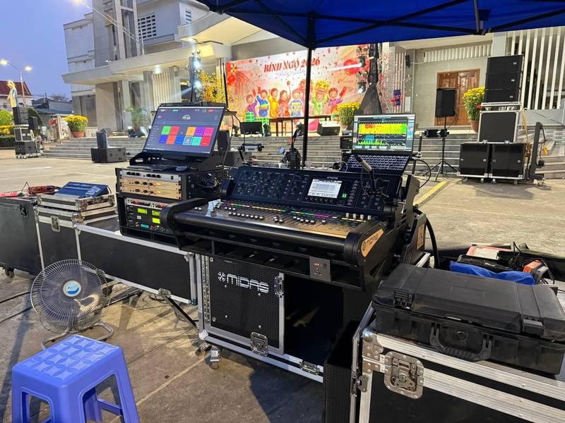 Cho thuê âm thanh sự kiện với loa sân khấu trọn gói HCM chuẩn chất lượng tại địa điểm tổ chức ngoài trời.
