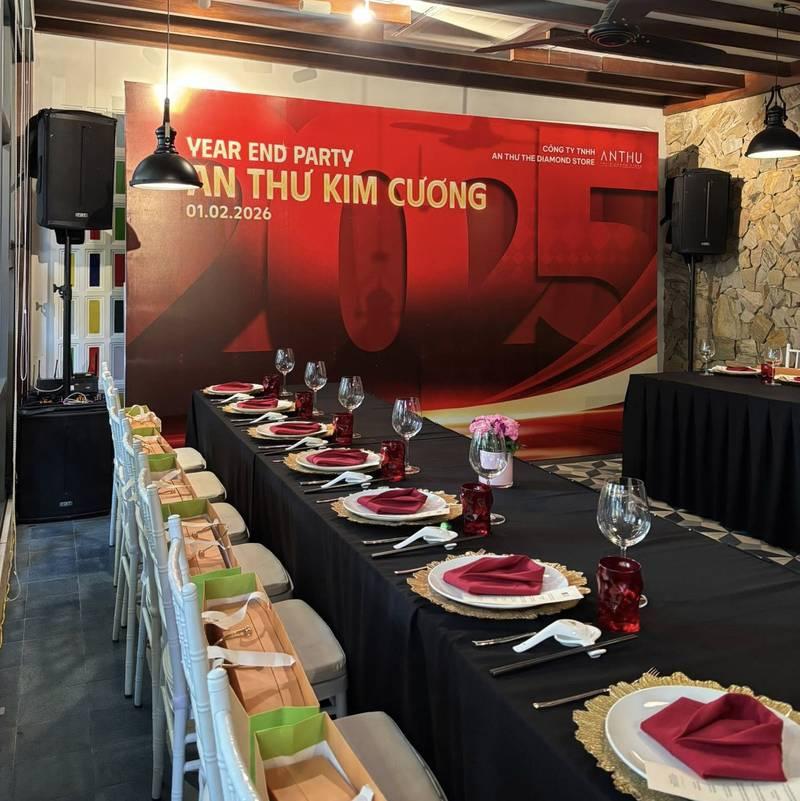 Cho thuê âm thanh sự kiện với hệ thống loa sân khấu trọn gói HCM trong không gian tiệc Year End Party sang trọng.