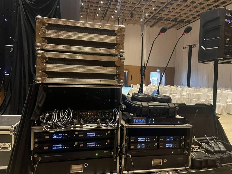 Cho thuê âm thanh sự kiện với hệ thống loa sân khấu trọn gói chuyên nghiệp tại HCM.