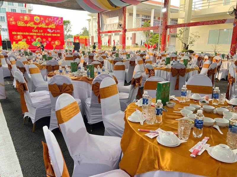 Cho thuê bàn ghế sự kiện giá rẻ tại TP.HCM với không gian tiệc sang trọng, bày trí chuyên nghiệp.