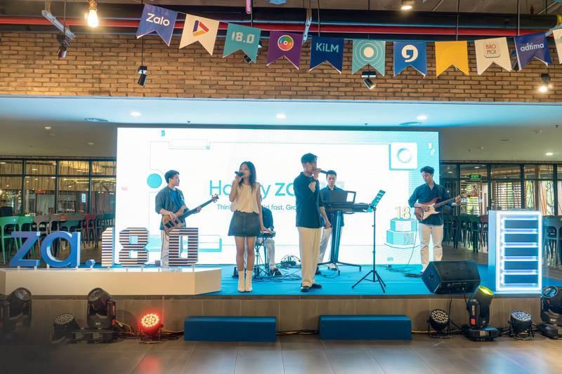 Cho thuê ban nhạc acoustic biểu diễn chuyên nghiệp tại sự kiện ở HCM.