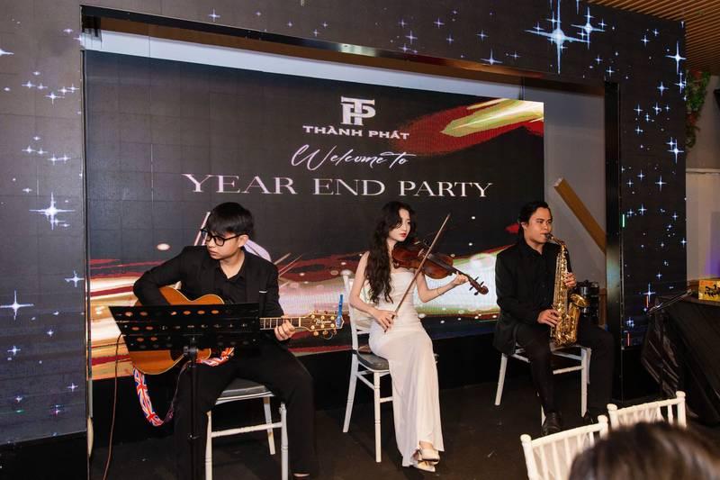 Cho thuê ban nhạc acoustic chuyên nghiệp HCM biểu diễn tại tiệc Year End Party.