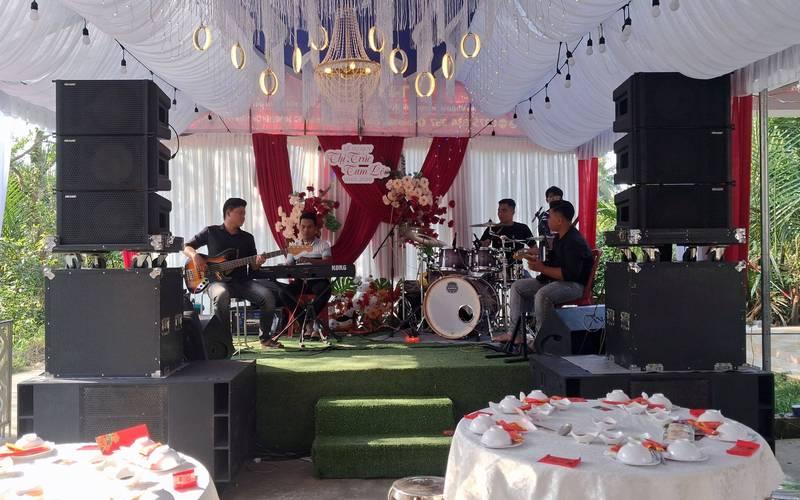 Cho thuê ban nhạc acoustic biểu diễn chuyên nghiệp tại sự kiện ở HCM.