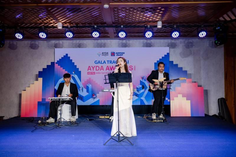 Cho thuê ban nhạc acoustic chuyên nghiệp HCM biểu diễn tại sự kiện Gala Award.