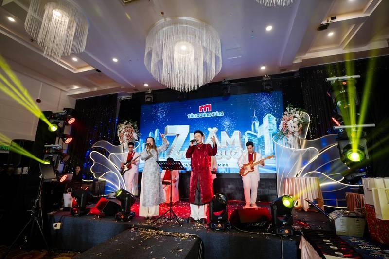 Cho thuê ban nhạc acoustic chuyên nghiệp HCM biểu diễn trong sự kiện sang trọng.