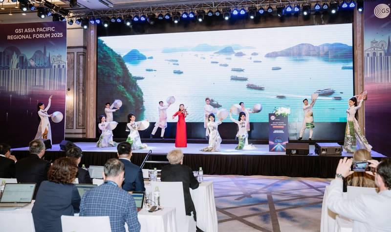 Cho thuê ban nhạc acoustic chuyên nghiệp HCM biểu diễn trong sự kiện hội nghị GS1 Asia Pacific Regional Forum 2025.