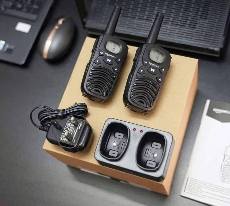 Cho thuê bộ đàm sự kiện giá rẻ, chuyên nghiệp HCM với thiết bị bộ đàm và sạc đầy đủ.