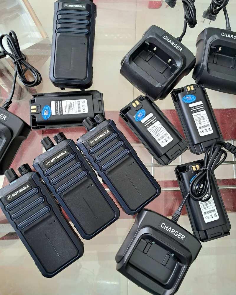 Cho thuê bộ đàm sự kiện giá rẻ, chuyên nghiệp HCM với thiết bị Motorola và sạc đầy đủ.