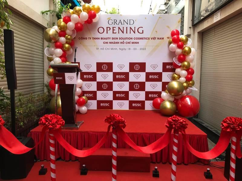 Cho thuê bục phát biểu mica và gỗ đẹp, đa dạng mẫu tại HCM phù hợp sự kiện khai trương.