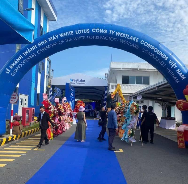 Cho thuê cổng hơi sự kiện giá rẻ, trọn gói tại TPHCM phục vụ lễ khánh thành nhà máy White Lotus.