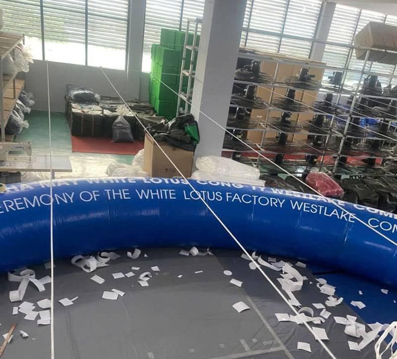 Cho thuê cổng hơi sự kiện giá rẻ, trọn gói tại TPHCM với mẫu cổng hơi xanh chữ trắng trong kho.