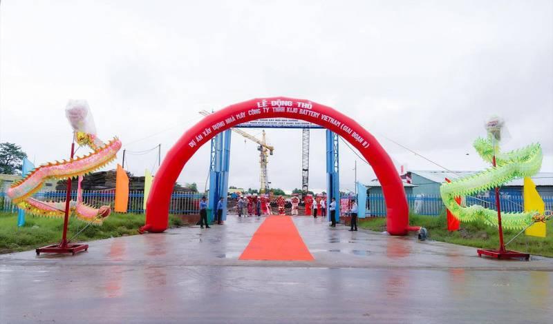 Cho thuê cổng hơi sự kiện giá rẻ, trọn gói tại TPHCM với cổng hơi đỏ tổ chức lễ động thổ chuyên nghiệp.