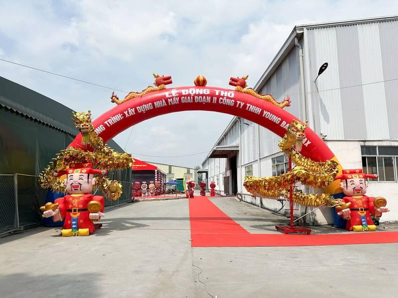 Cho thuê cổng hơi sự kiện giá rẻ, trọn gói tại TPHCM với thiết kế rồng phượng nổi bật.