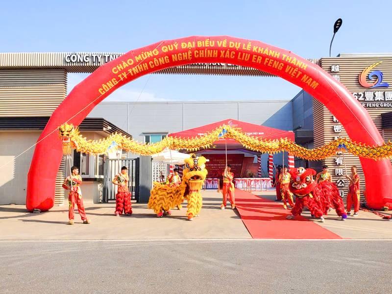 Cho thuê cổng hơi sự kiện giá rẻ, trọn gói tại TPHCM với màn múa lân khai trương sôi động.