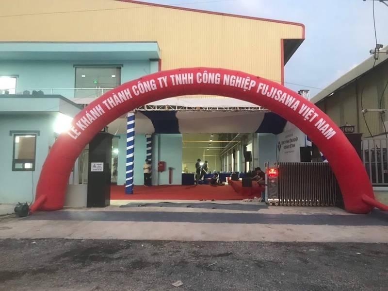 Cho thuê cổng hơi sự kiện giá rẻ, trọn gói tại TPHCM với cổng hơi màu đỏ tổ chức lễ khánh thành công ty Fujisawa Việt Nam.