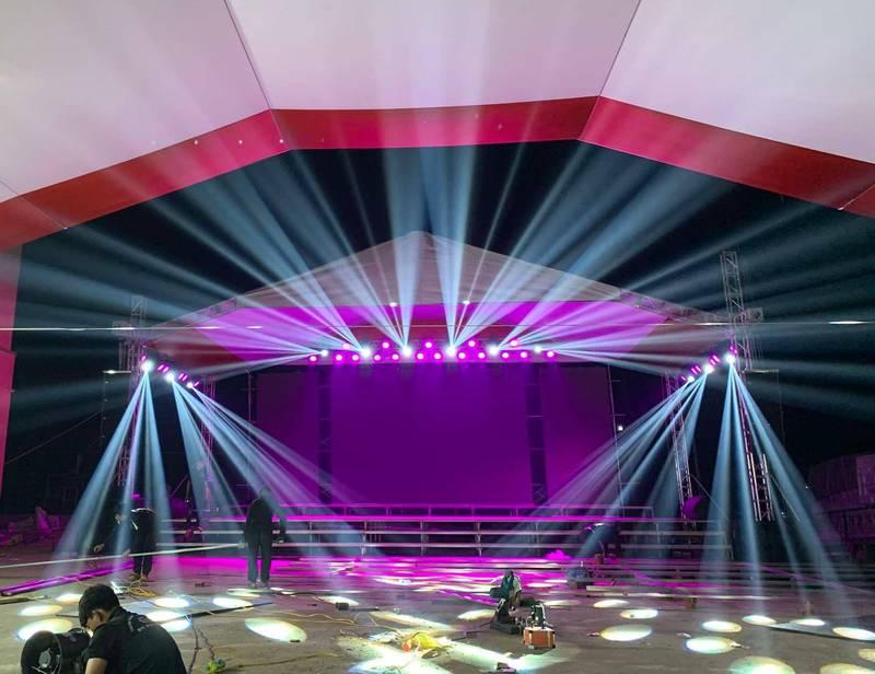 Cho thuê đèn sự kiện với đèn sân khấu, par led và moving beam giá rẻ tạo hiệu ứng ánh sáng chuyên nghiệp.