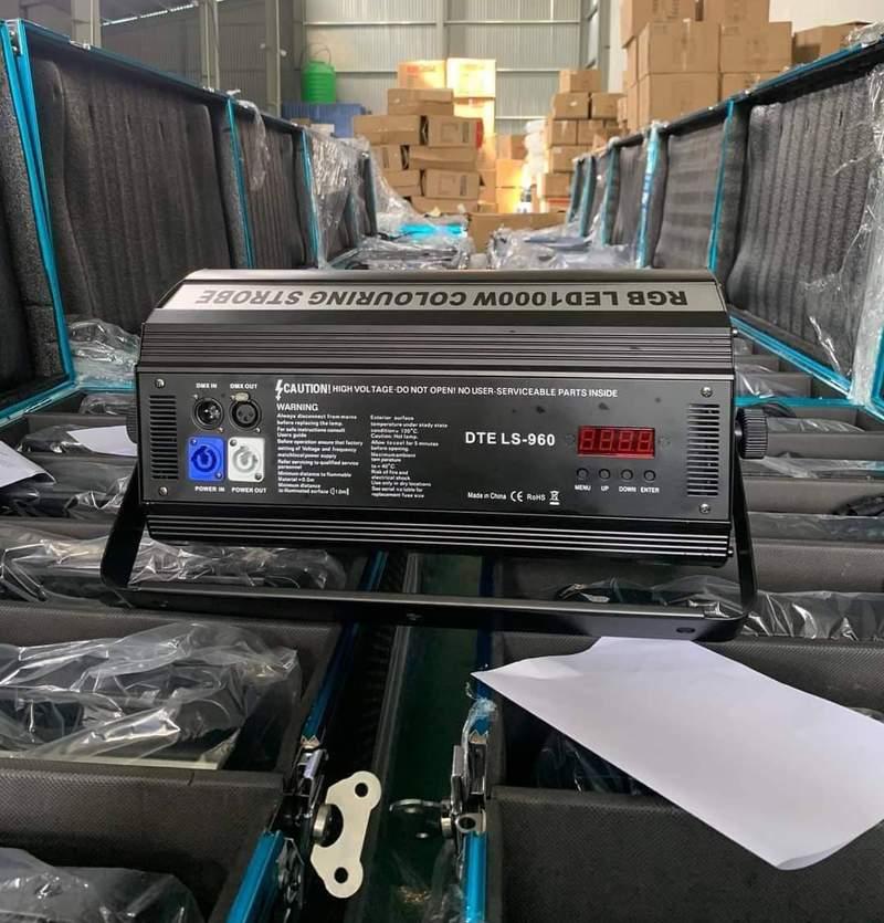 Cho thuê đèn sự kiện với đèn sân khấu DTE LS-960 par led và moving beam giá rẻ.