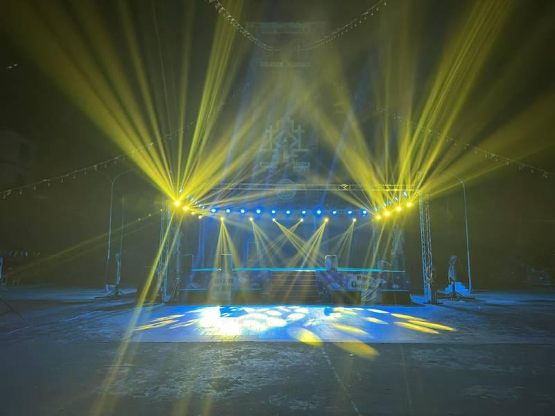 Cho thuê đèn sự kiện với đèn sân khấu, par led và moving beam giá rẻ chiếu sáng nổi bật.