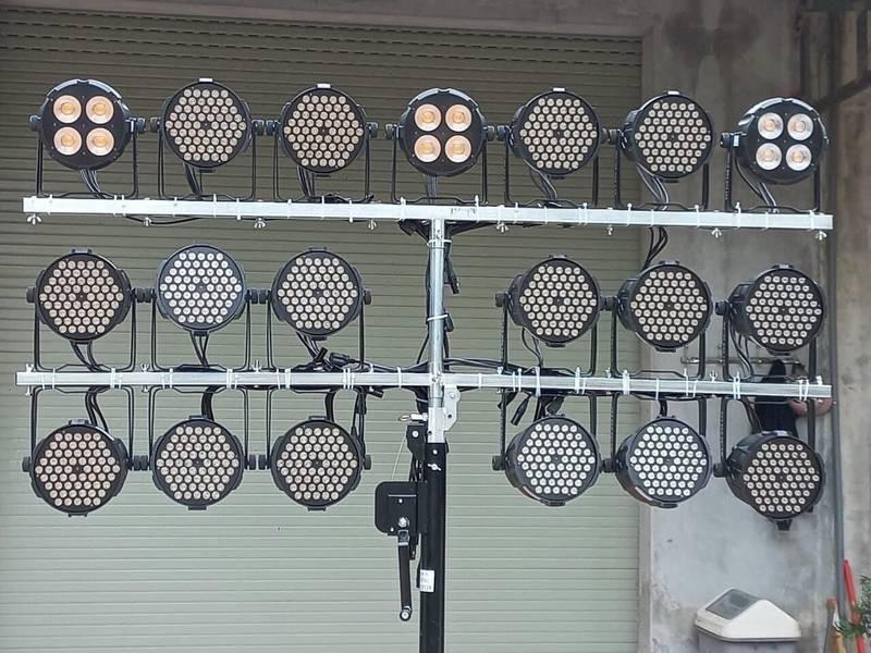 Cho thuê đèn sự kiện với dàn đèn sân khấu par led và moving beam giá rẻ.