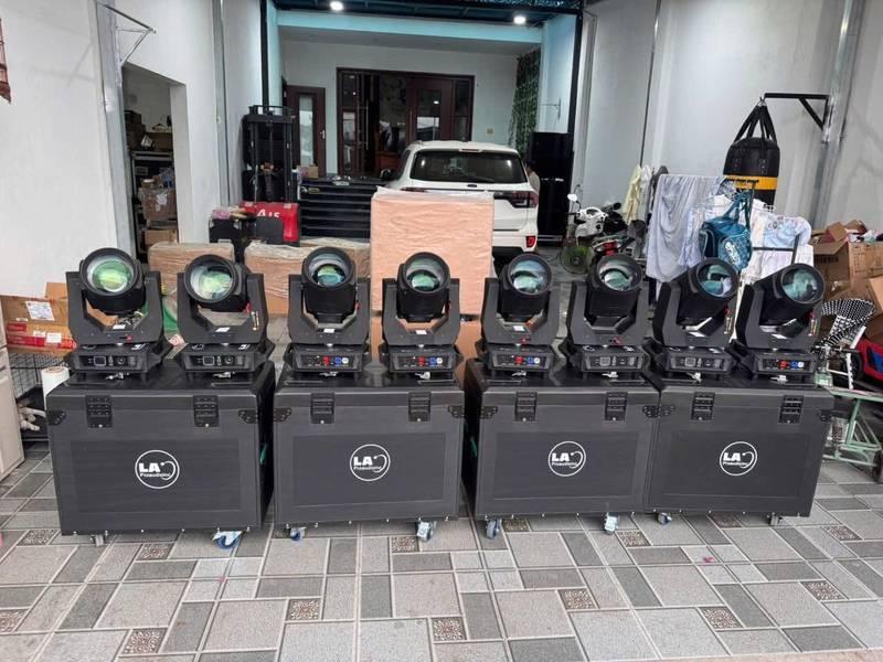 Cho thuê đèn sự kiện gồm đèn sân khấu moving beam và par led giá rẻ chuẩn bị tại kho.