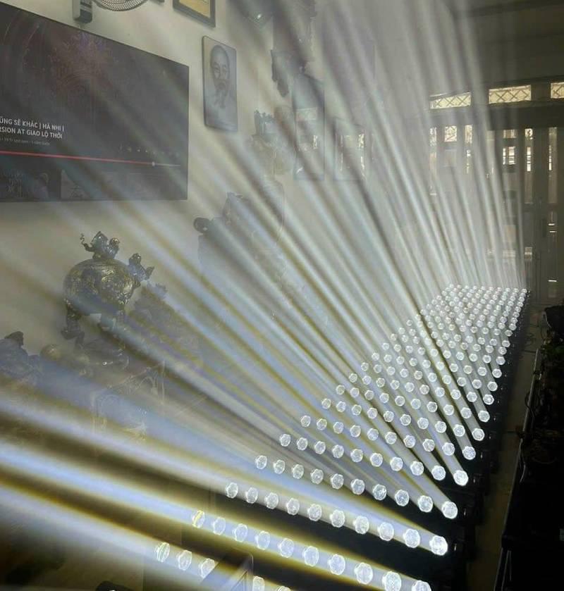 Cho thuê đèn sự kiện với dàn đèn sân khấu par led và moving beam giá rẻ chiếu sáng hiệu quả.