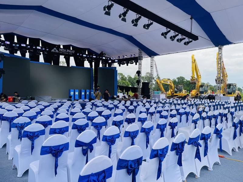 Cho thuê đèn sự kiện với hệ thống đèn sân khấu, par led, moving beam giá rẻ phục vụ hội trường chuẩn bị sự kiện.