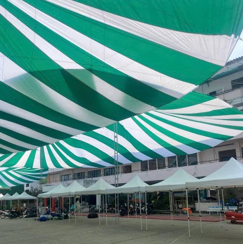 Cho thuê dù sự kiện xanh trắng che nắng cho thuê dù che sự kiện ngoài trời giá rẻ HCM.