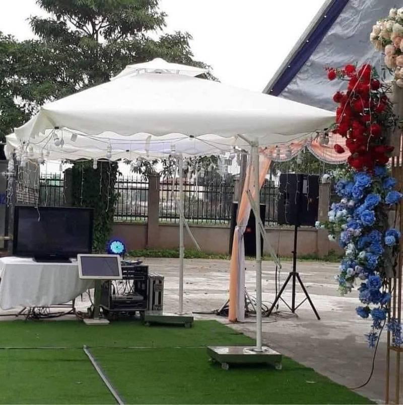 Cho thuê dù sự kiện ngoài trời giá rẻ HCM với thiết kế chắc chắn và tiện lợi.