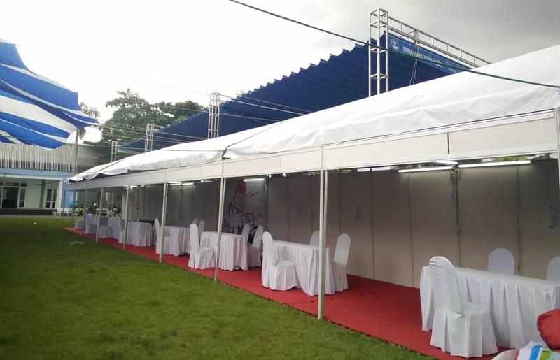 Cho thuê dù sự kiện ngoài trời giá rẻ HCM với không gian thoáng mát và bàn ghế sang trọng.