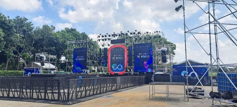 Cho thuê hàng rào sự kiện rào chắn an ninh giá rẻ HCM tại sân khấu ngoài trời.