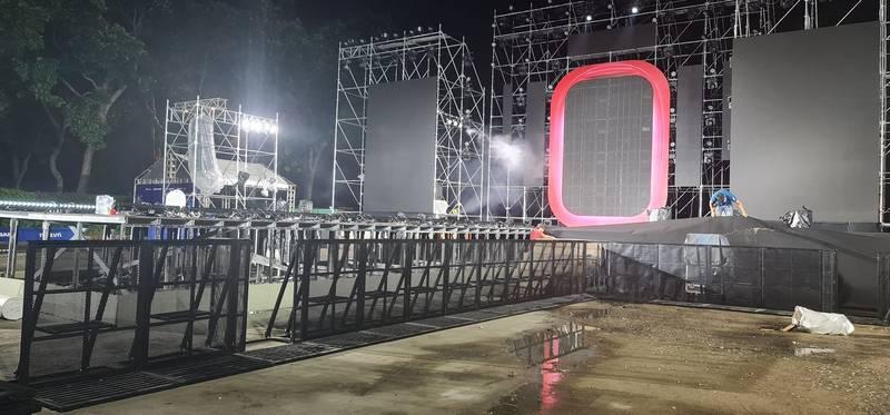Cho thuê hàng rào sự kiện và rào chắn an ninh giá rẻ HCM đảm bảo an toàn cho sân khấu ngoài trời.