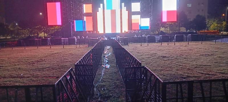 Cho thuê hàng rào sự kiện và rào chắn an ninh giá rẻ HCM đảm bảo an toàn khu vực sân khấu ngoài trời.