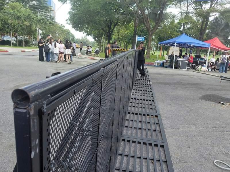 Cho thuê hàng rào sự kiện bằng thép chắc chắn, rào chắn an ninh giá rẻ HCM.