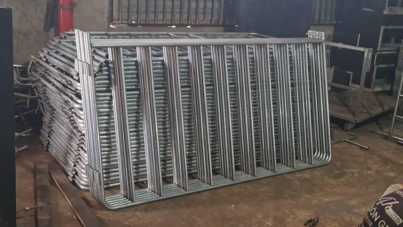 Cho thuê hàng rào sự kiện và rào chắn an ninh giá rẻ HCM với thiết kế chắc chắn, tiện lợi.