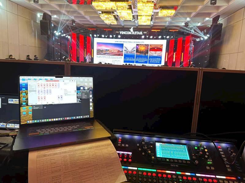 Cho thuê màn hình led sự kiện HCM giá rẻ với thi công nhanh tại hội trường sang trọng.