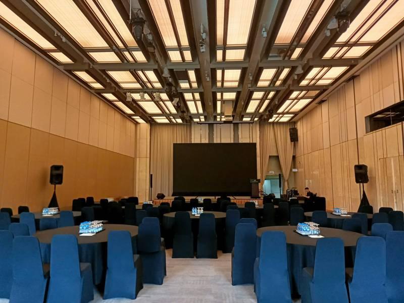 Cho thuê màn hình LED sự kiện HCM giá rẻ với không gian hội trường rộng và thi công nhanh.