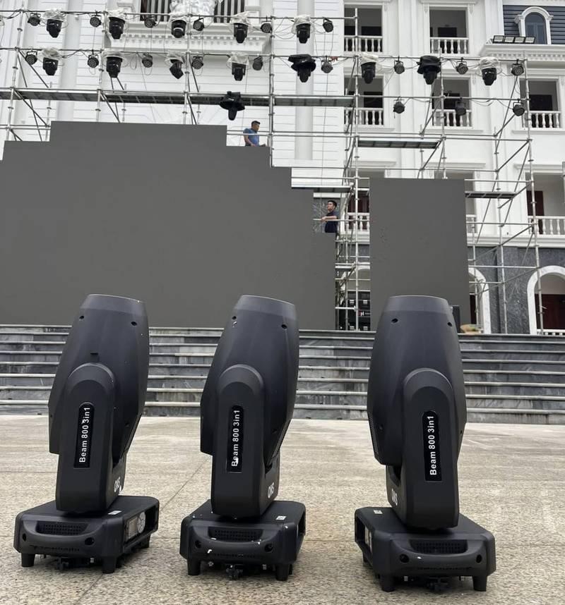 Cho thuê màn hình led sự kiện HCM giá rẻ thi công nhanh với lắp đặt màn hình và thiết bị ánh sáng ngoài trời.