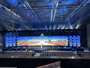 Cho thuê màn hình led sự kiện HCM giá rẻ với thi công nhanh tại hội trường lớn sang trọng.