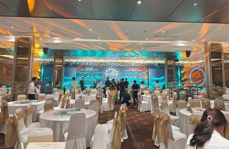 Cho thuê màn hình led sự kiện HCM giá rẻ với không gian tiệc sang trọng và thi công nhanh.