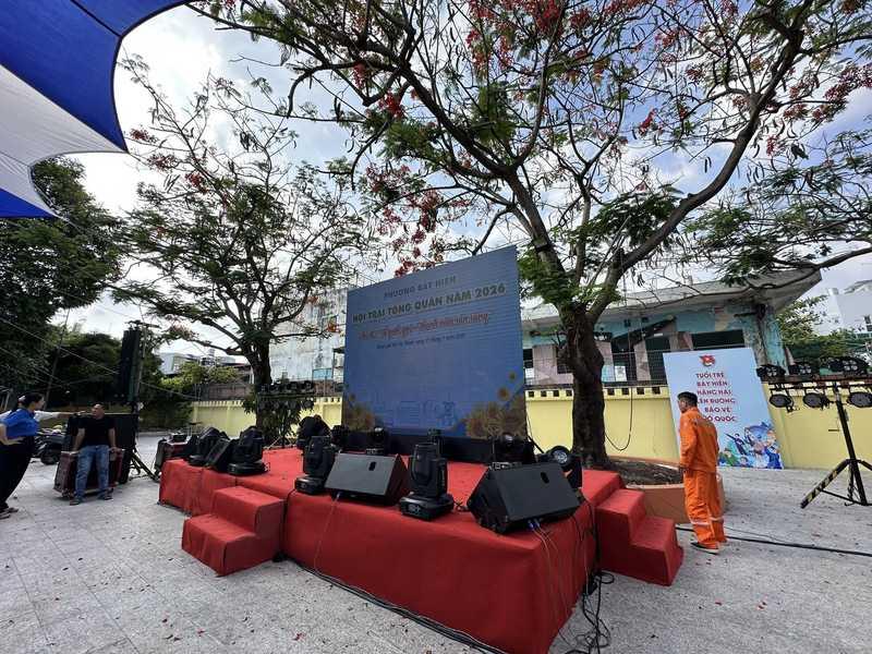 Cho thuê màn hình led sự kiện HCM giá rẻ với thi công nhanh, chất lượng sân khấu ngoài trời.