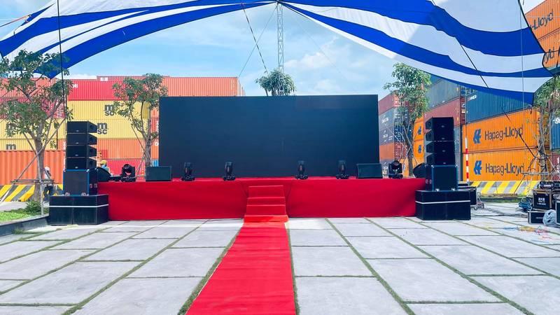 Cho thuê màn hình led sự kiện HCM giá rẻ với thi công nhanh, lắp đặt sân khấu ngoài trời chuyên nghiệp.