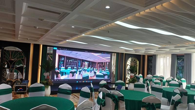 Cho thuê màn hình led sự kiện HCM giá rẻ với không gian tiệc sang trọng và thi công nhanh.