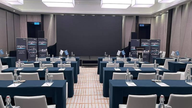 Phòng hội thảo trang bị cho thuê màn hình led sự kiện HCM giá rẻ với thi công nhanh, sẵn sàng sử dụng.