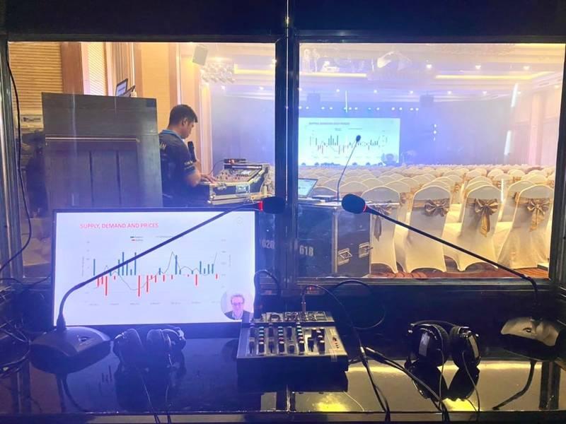 Cho thuê màn hình led sự kiện HCM giá rẻ với thi công nhanh, thiết bị âm thanh chuyên nghiệp trong phòng kỹ thuật.