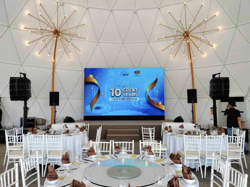 Cho thuê màn hình led sự kiện tại HCM giá rẻ, thi công nhanh chuẩn bị tiệc sang trọng.