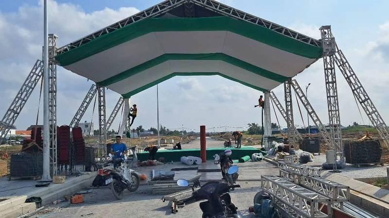 Cho thuê nhà bạt sự kiện đang thi công với nhà bạt không gian HCM giá tốt tại công trình ngoài trời.