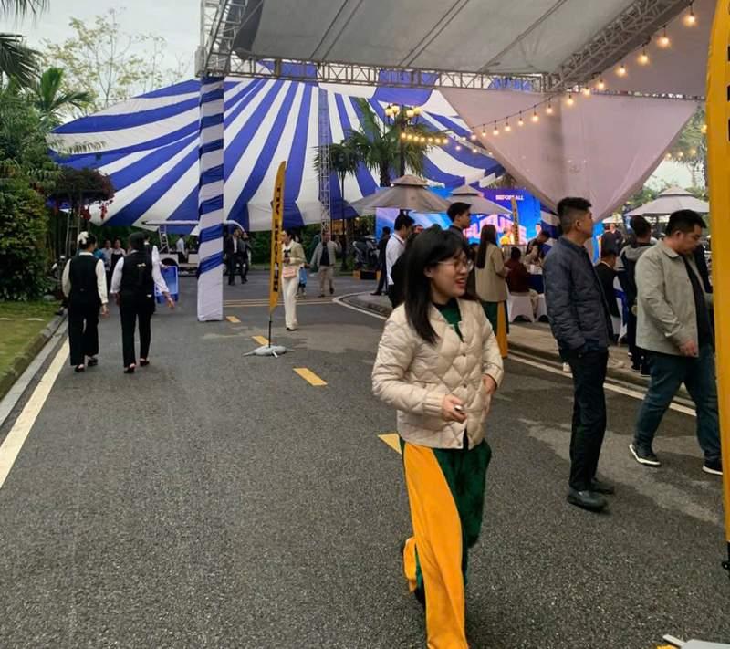 Ảnh chụp sự kiện ngoài trời với nhà bạt không gian HCM giá tốt, cho thuê nhà bạt sự kiện phục vụ đông đảo khách.